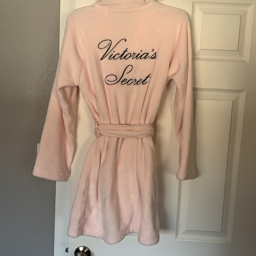 Robe - Picture 4 of 5